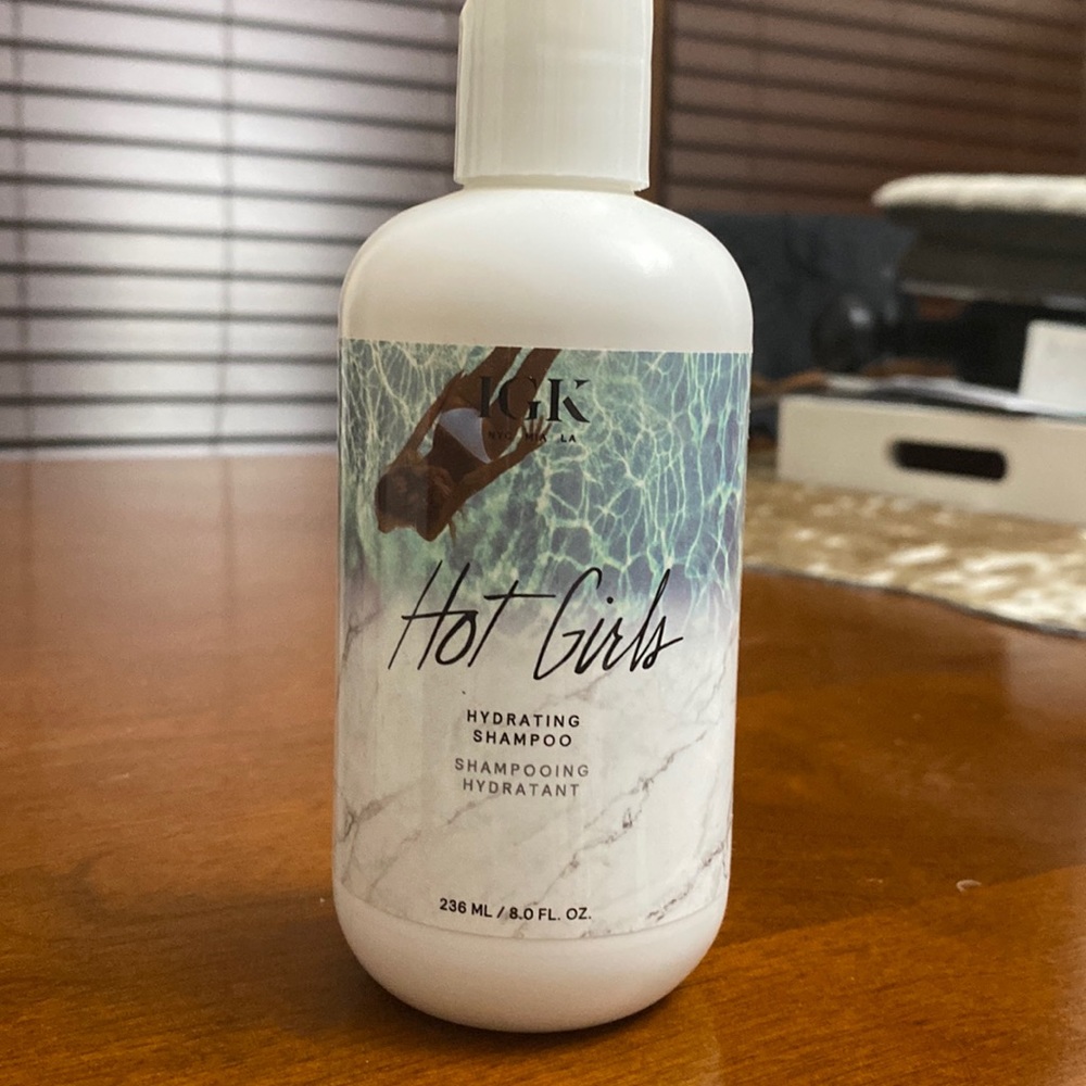 8 oz Brand New Hot Girls Hydrating Shampoo